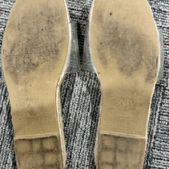Zara Clear Sandals 3 Large Studs Transparent Flat Sandals Beige Pearl Size 8.5 - Picture 2 of 2